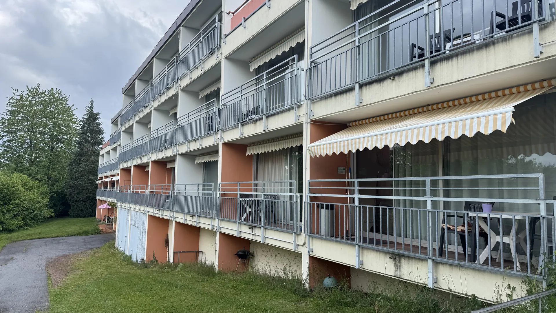Die Apartments sehen von außen eher etwas älter aus