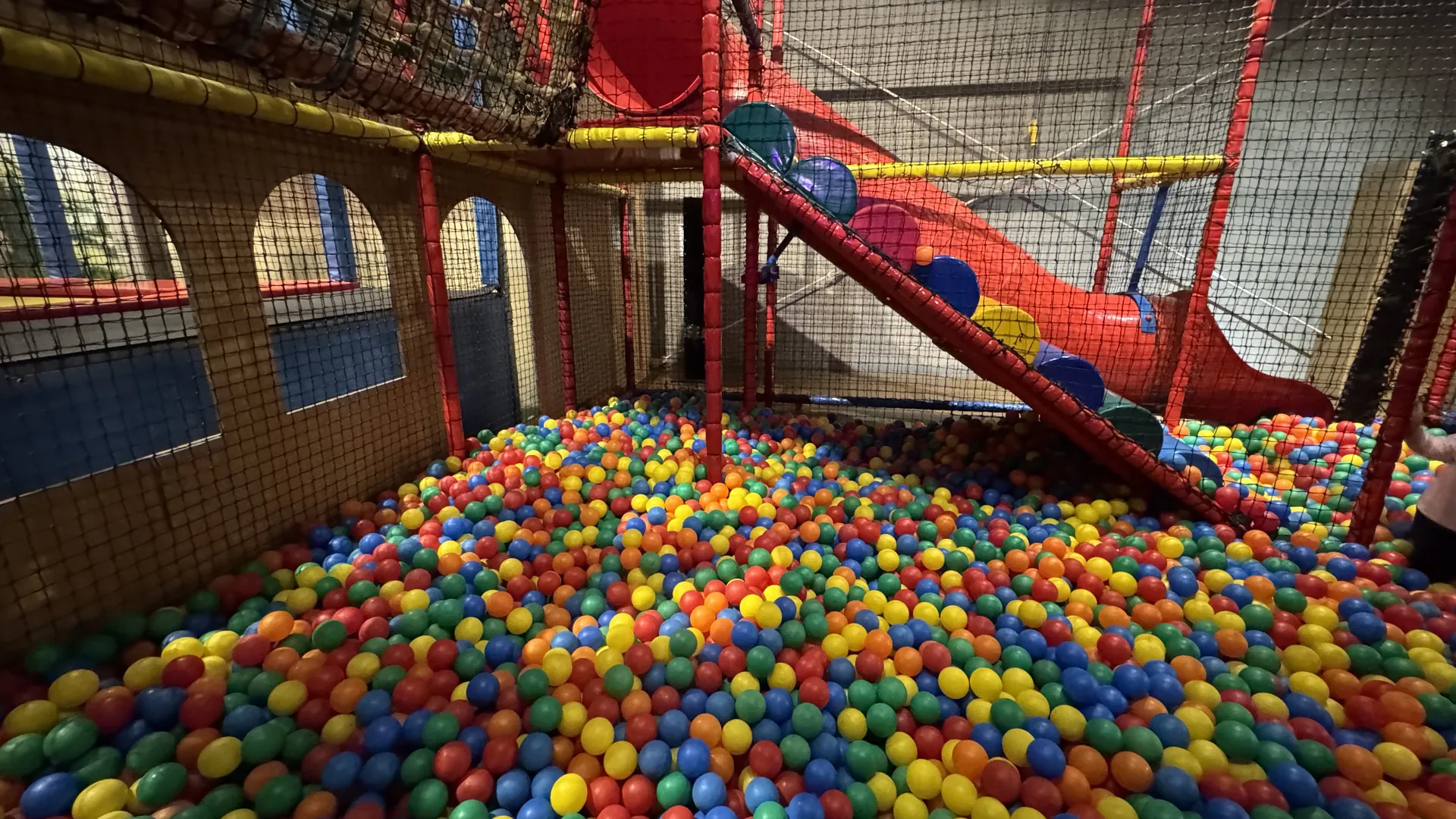 Das Bällebad im Indoor-Spielparadies