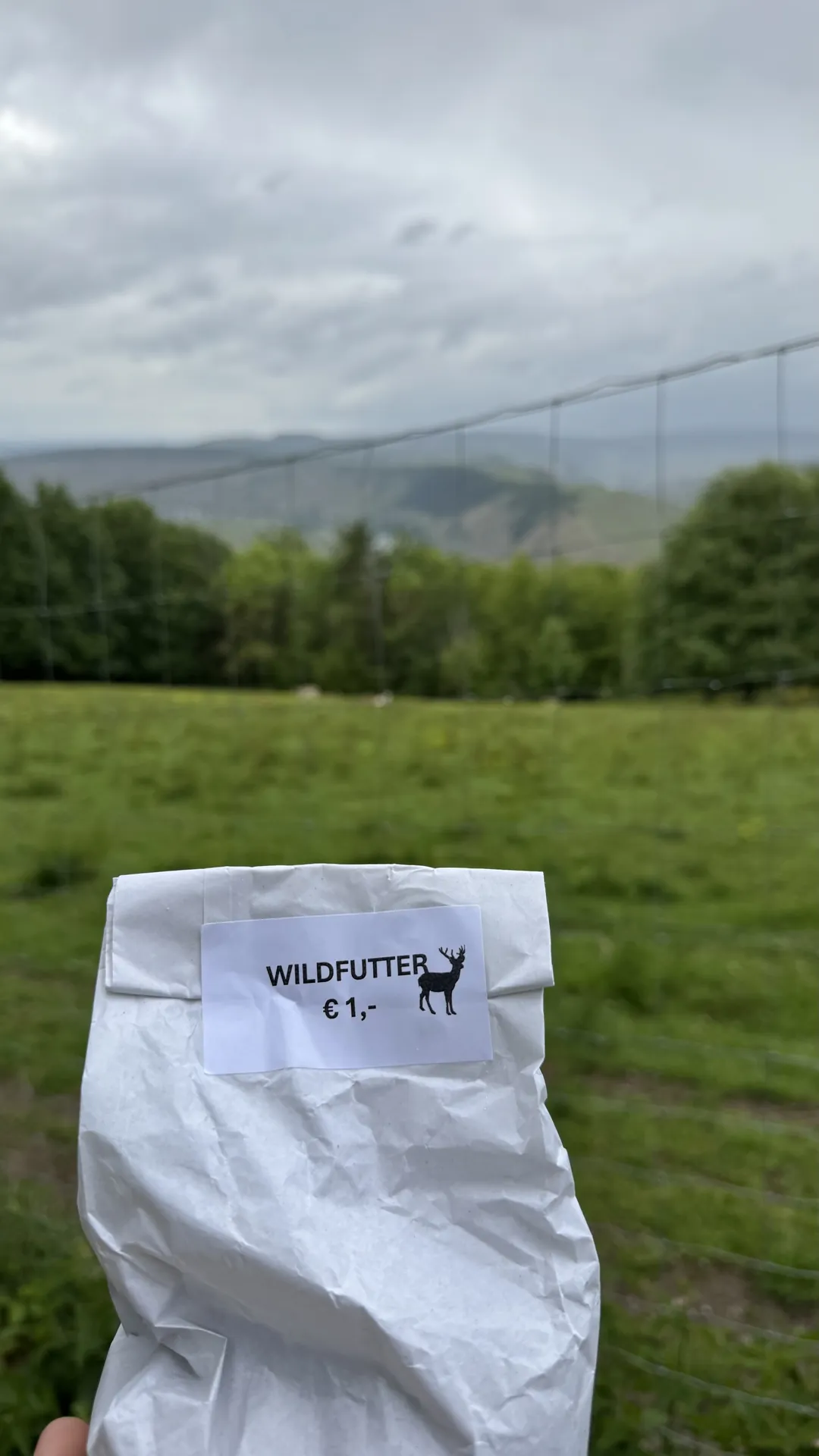 Tierfutter-Stand zu fairen Preisen direkt am Gehege