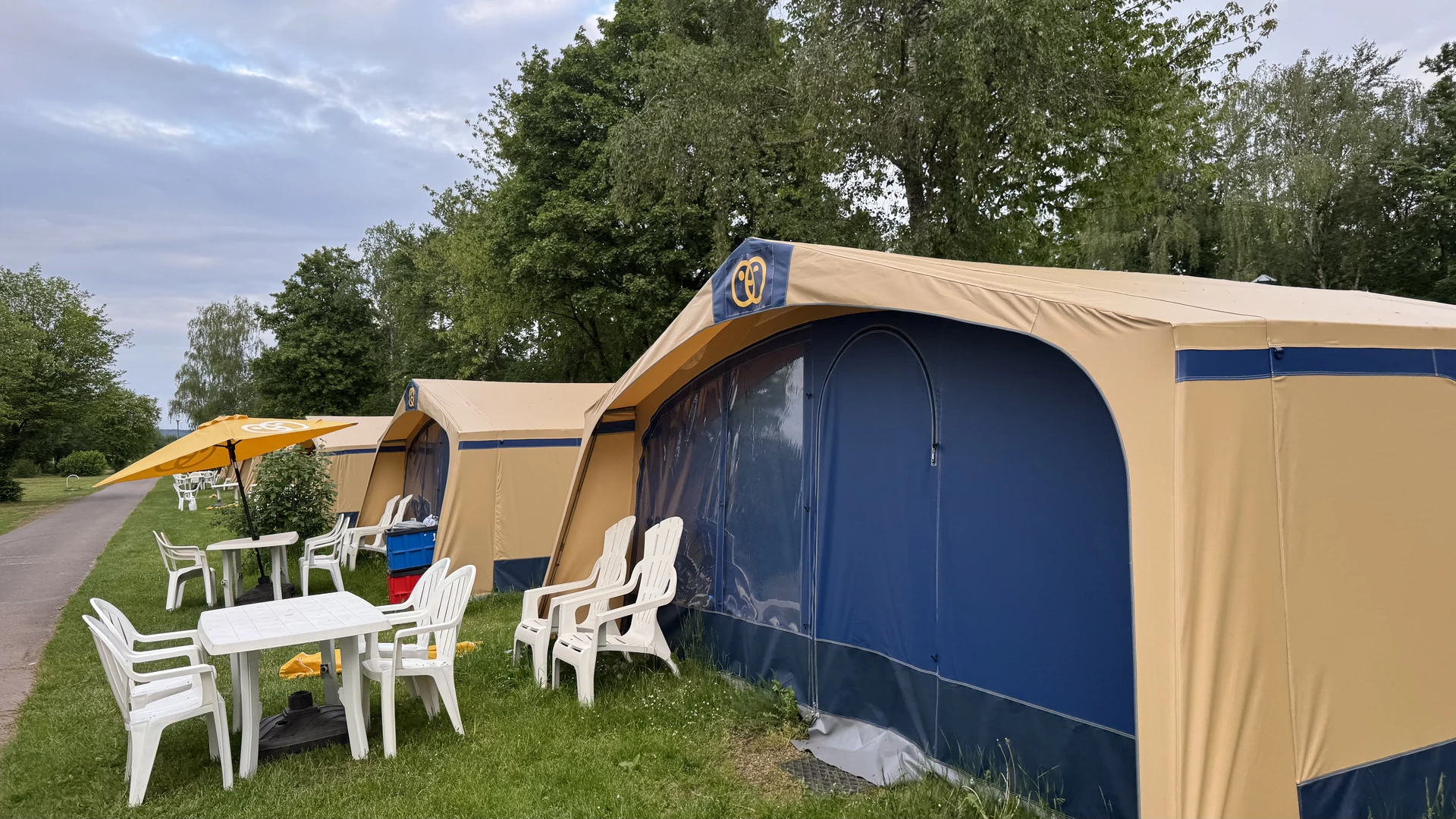 Eurocamp hat im Warsberg auch fest installierte Zelte