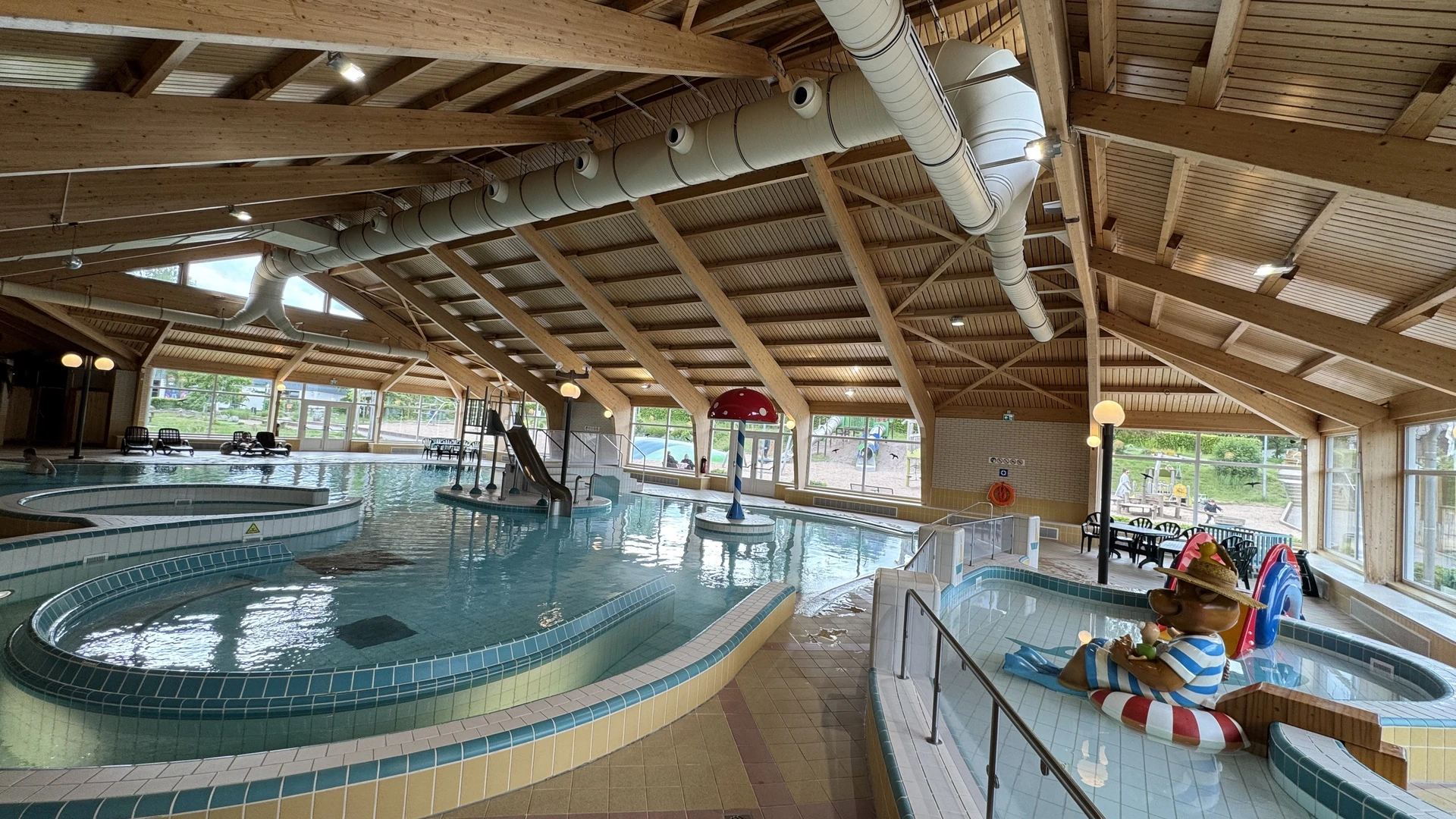 Hallenbad im Landal Warsberg - die positive Überraschung des Parks