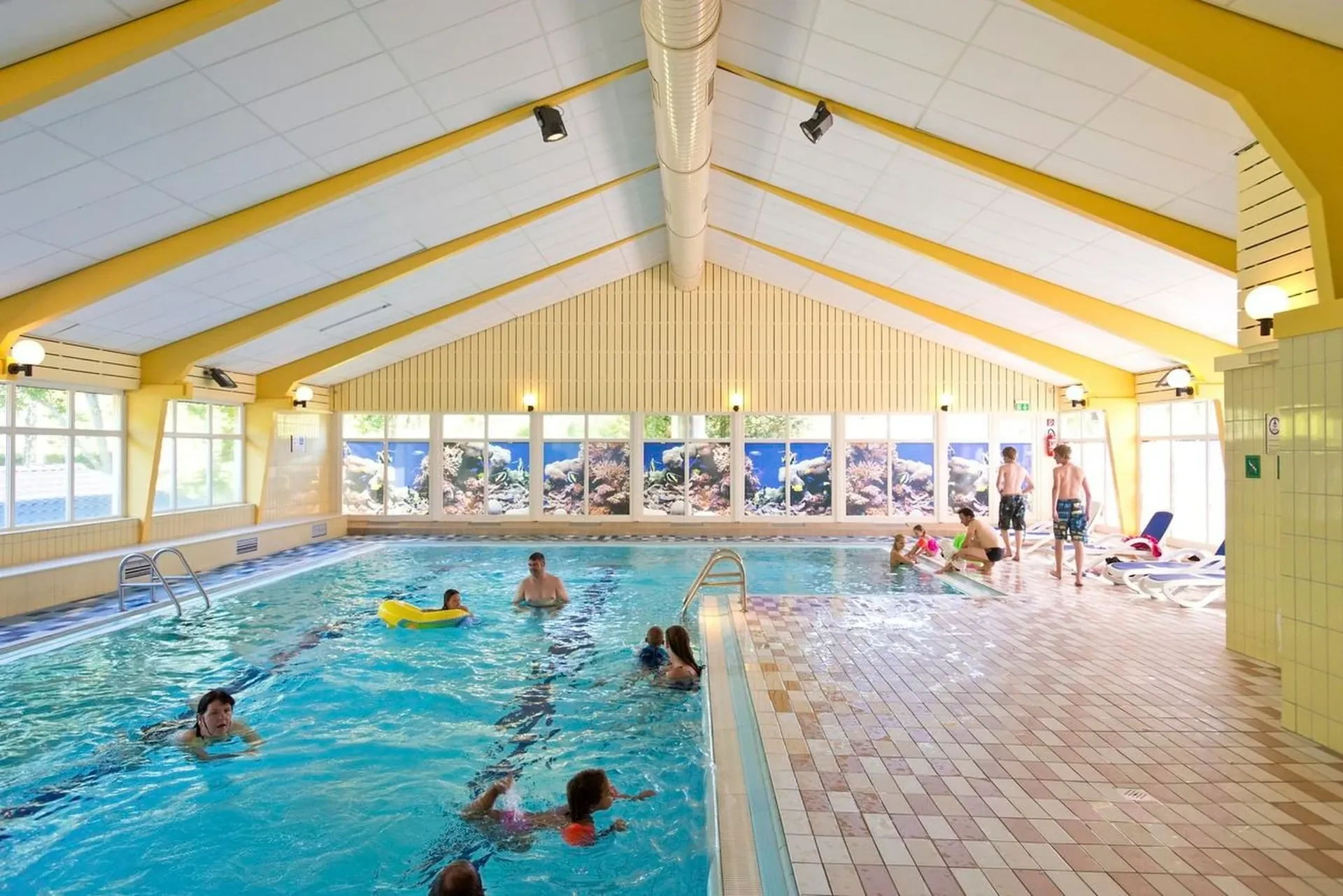 Hallenschwimmbad mit Kinderbecken im Landal Wirfttal in Stadtkyll