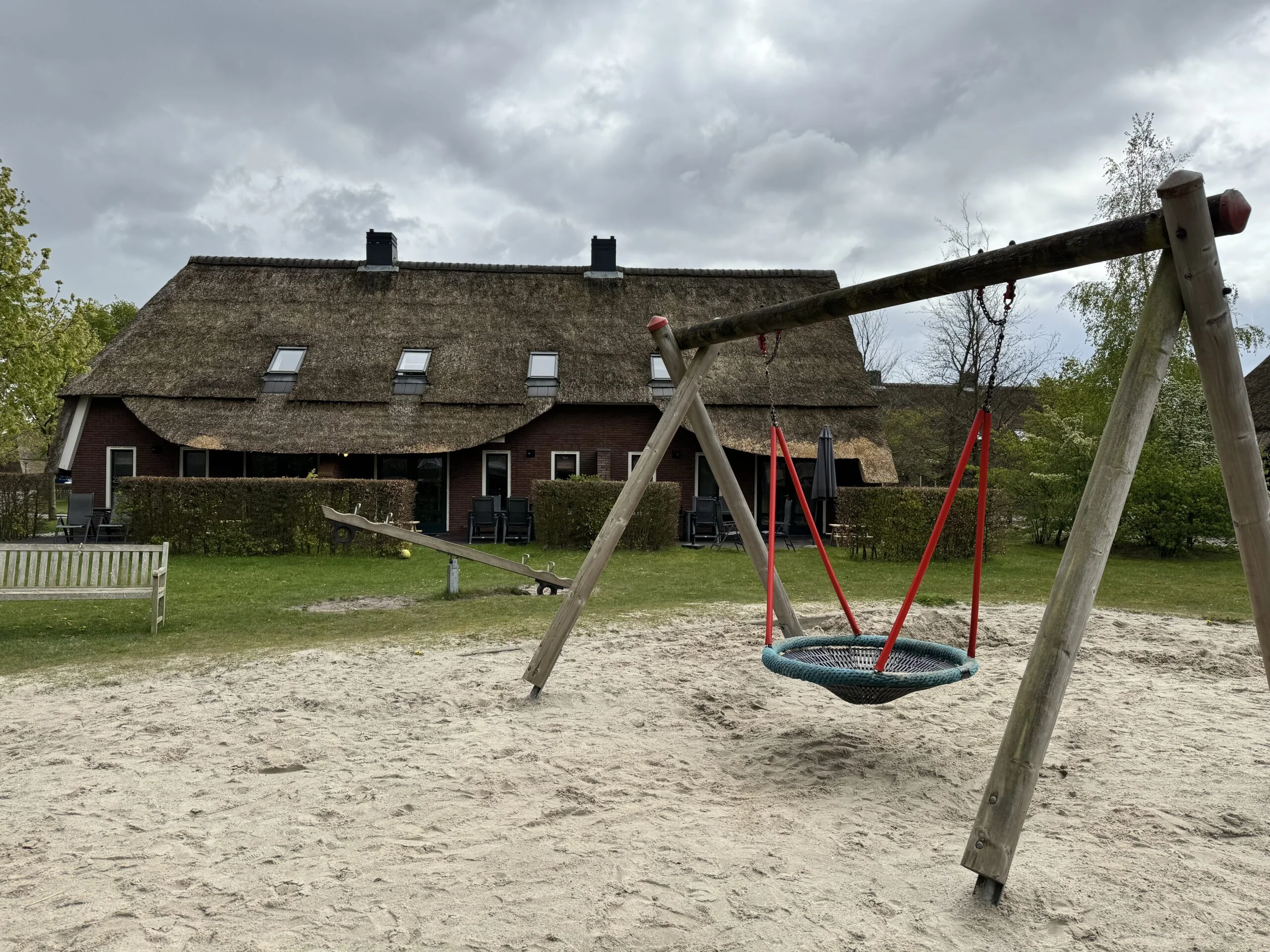 Spielplätze zwischen den Häusern