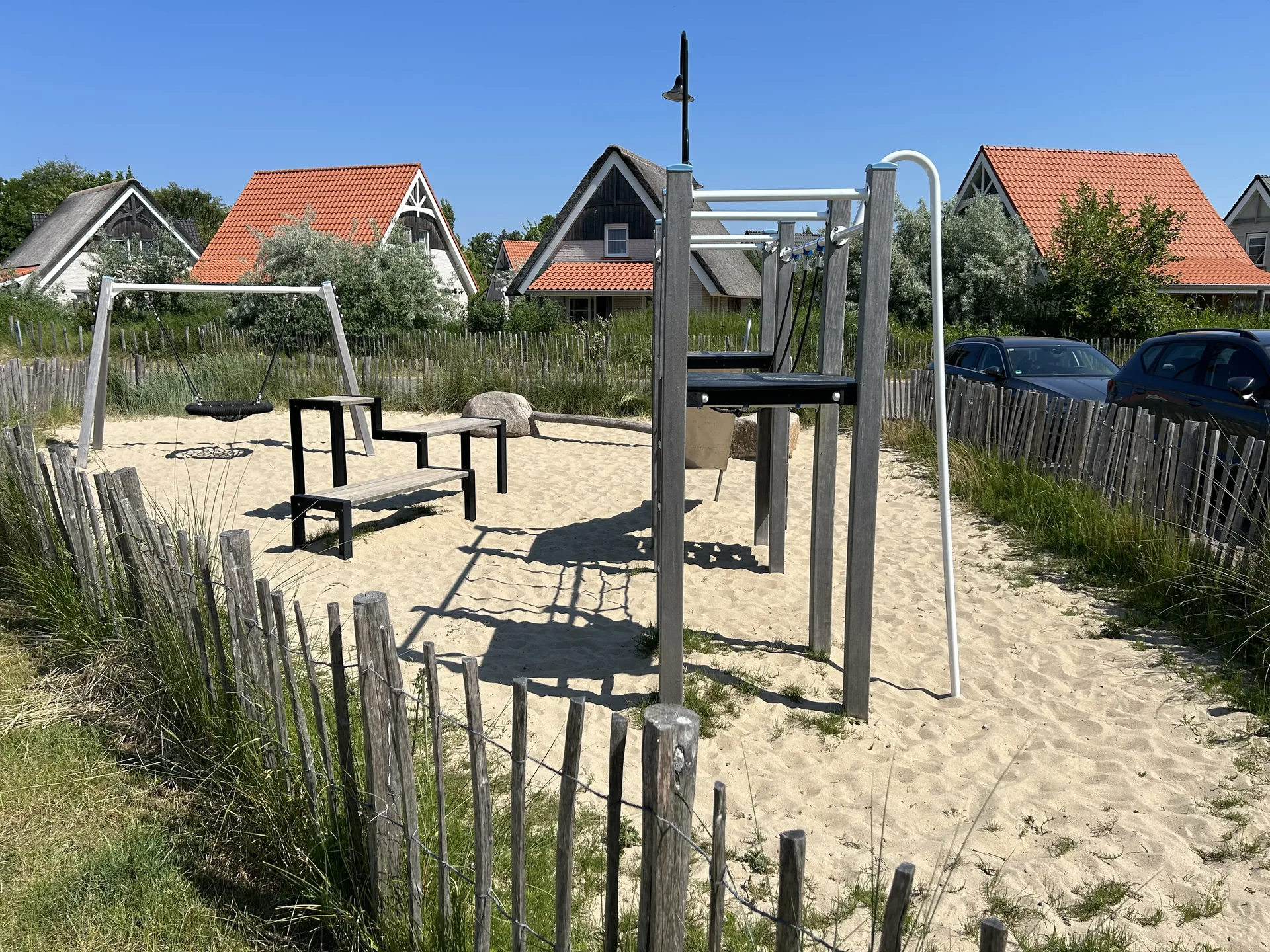 Spielplatz zwischen den Häusern