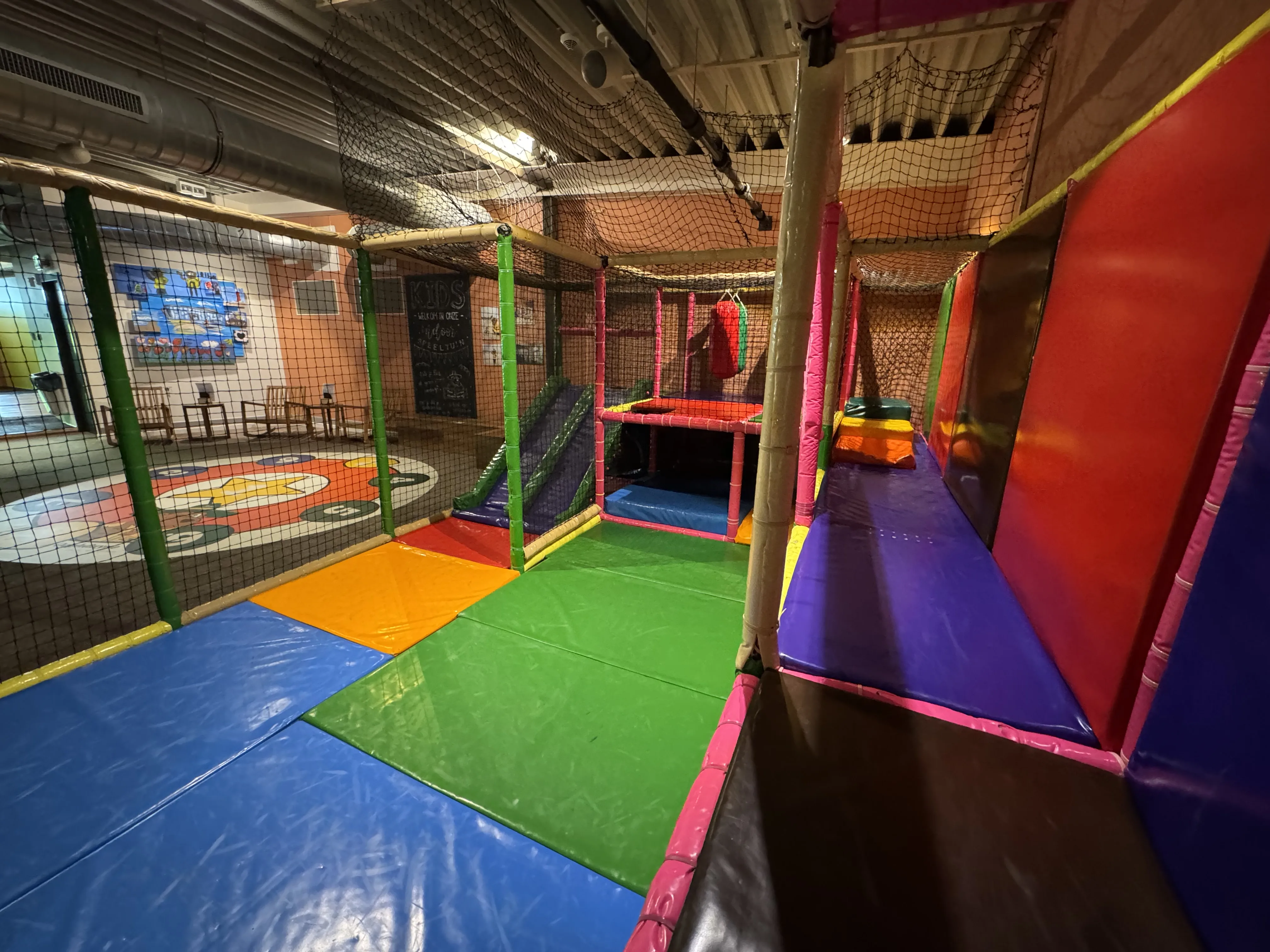 Der Kleinkinder-Bereich im Indoor-Spielplatz