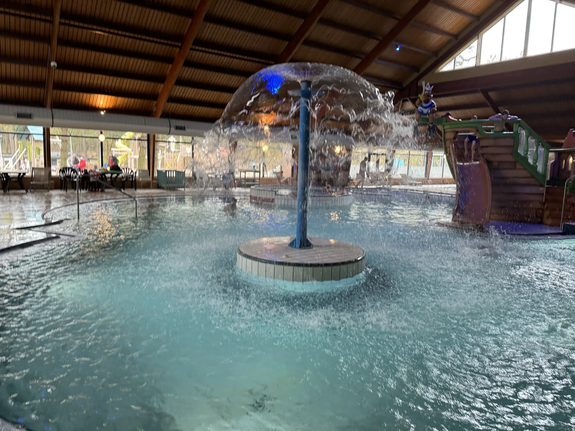Wasserpilz-Springbrunnen im Kinderbecken des Coldenhove