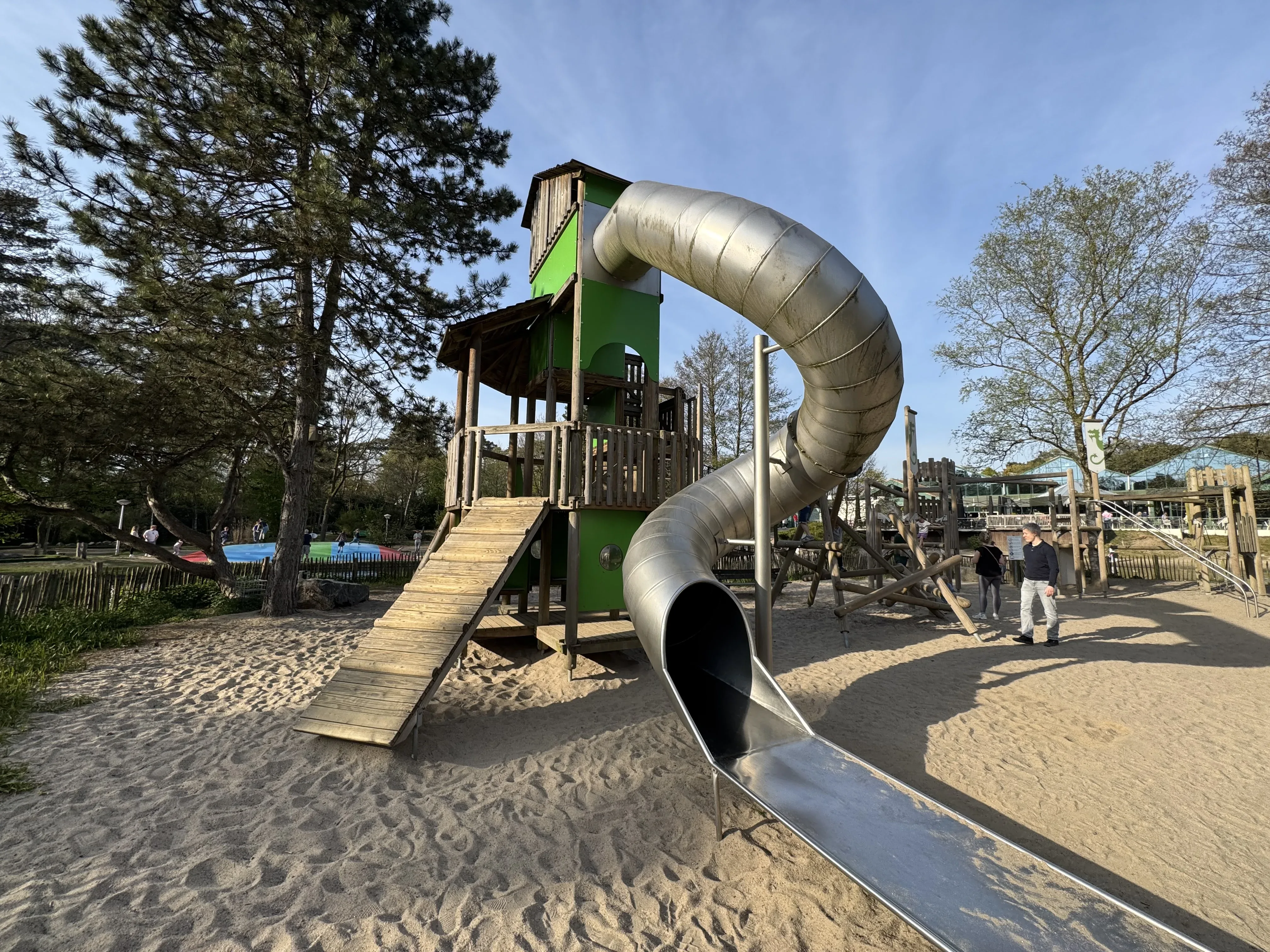 Klettern und Toben auf dem Abenteuerspielplatz