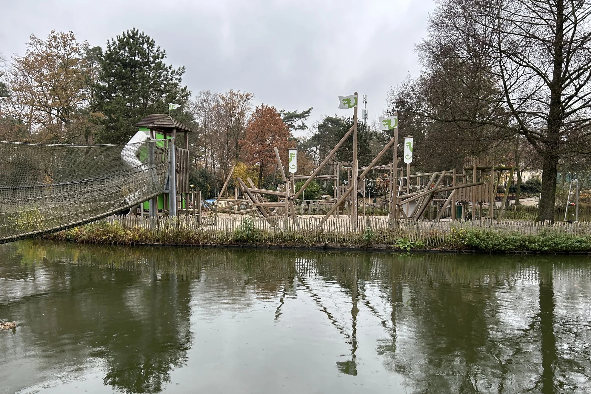 Landal De Lommerbergen Spielplatz am See