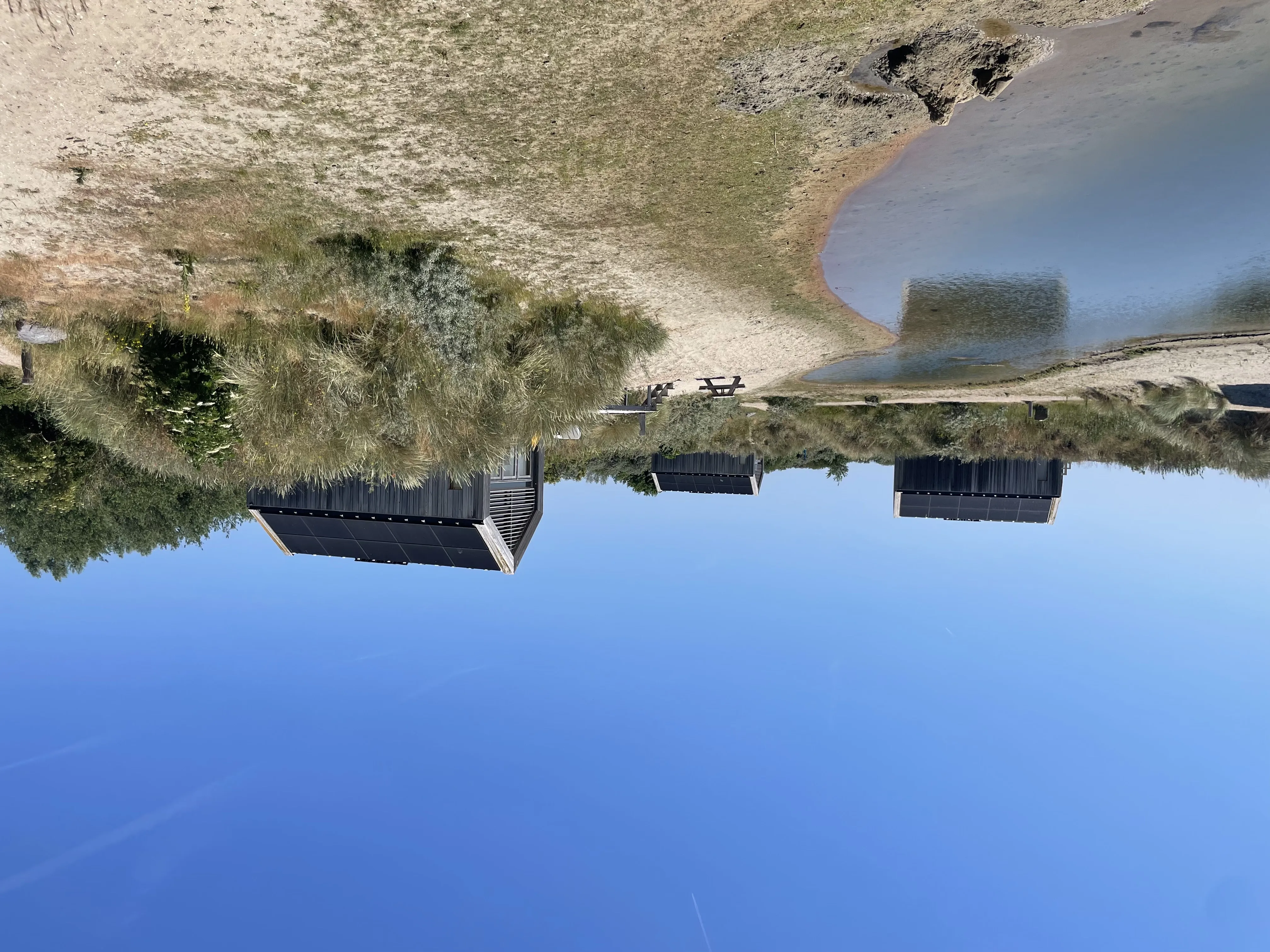 Eco Tiny Houses im Dünengras an der Lagune am Grevelingenmeer bei Ouddorp