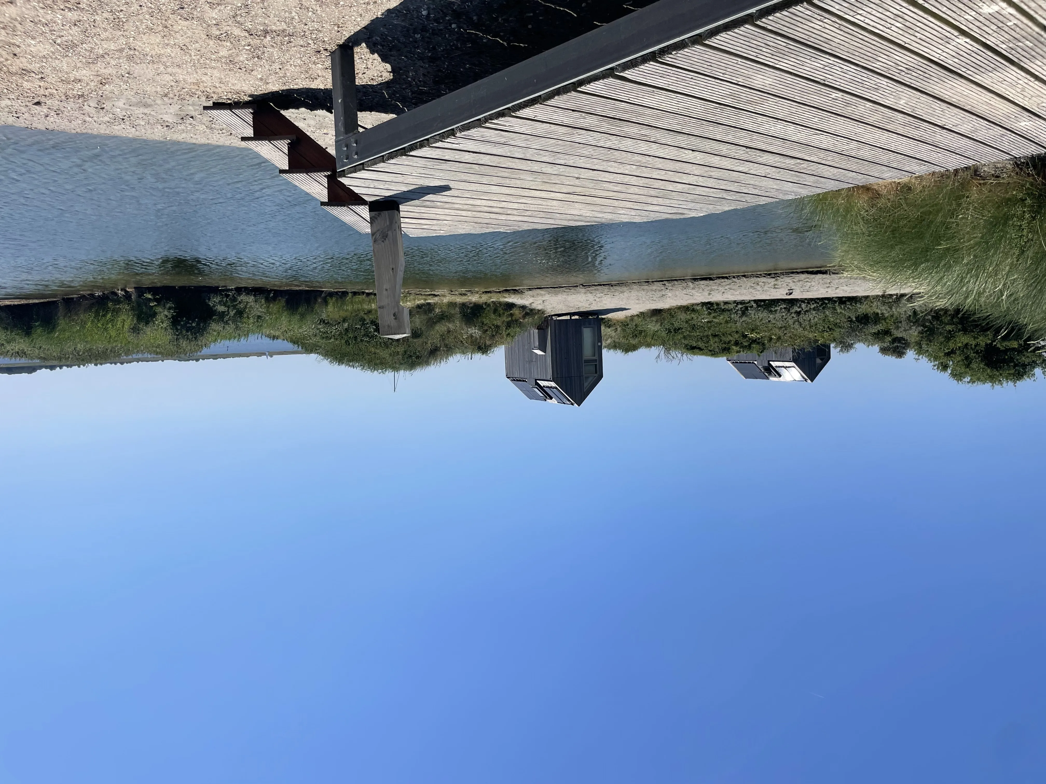 Holzsteg am Strand mit Blick aufs Grevelingenmeer