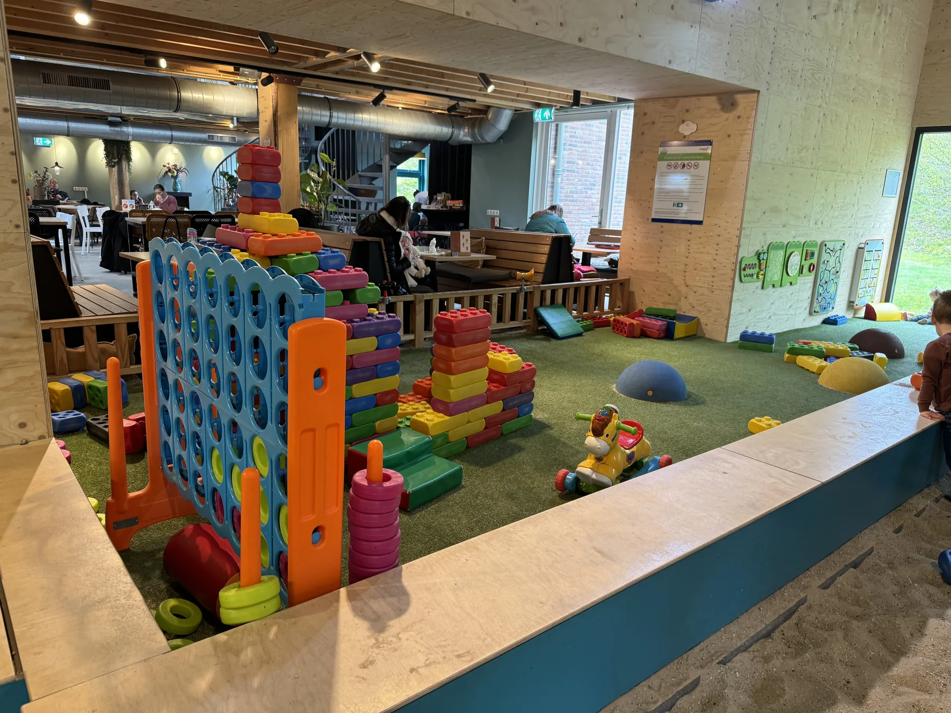Der Kleinkinderspielbereich im Café