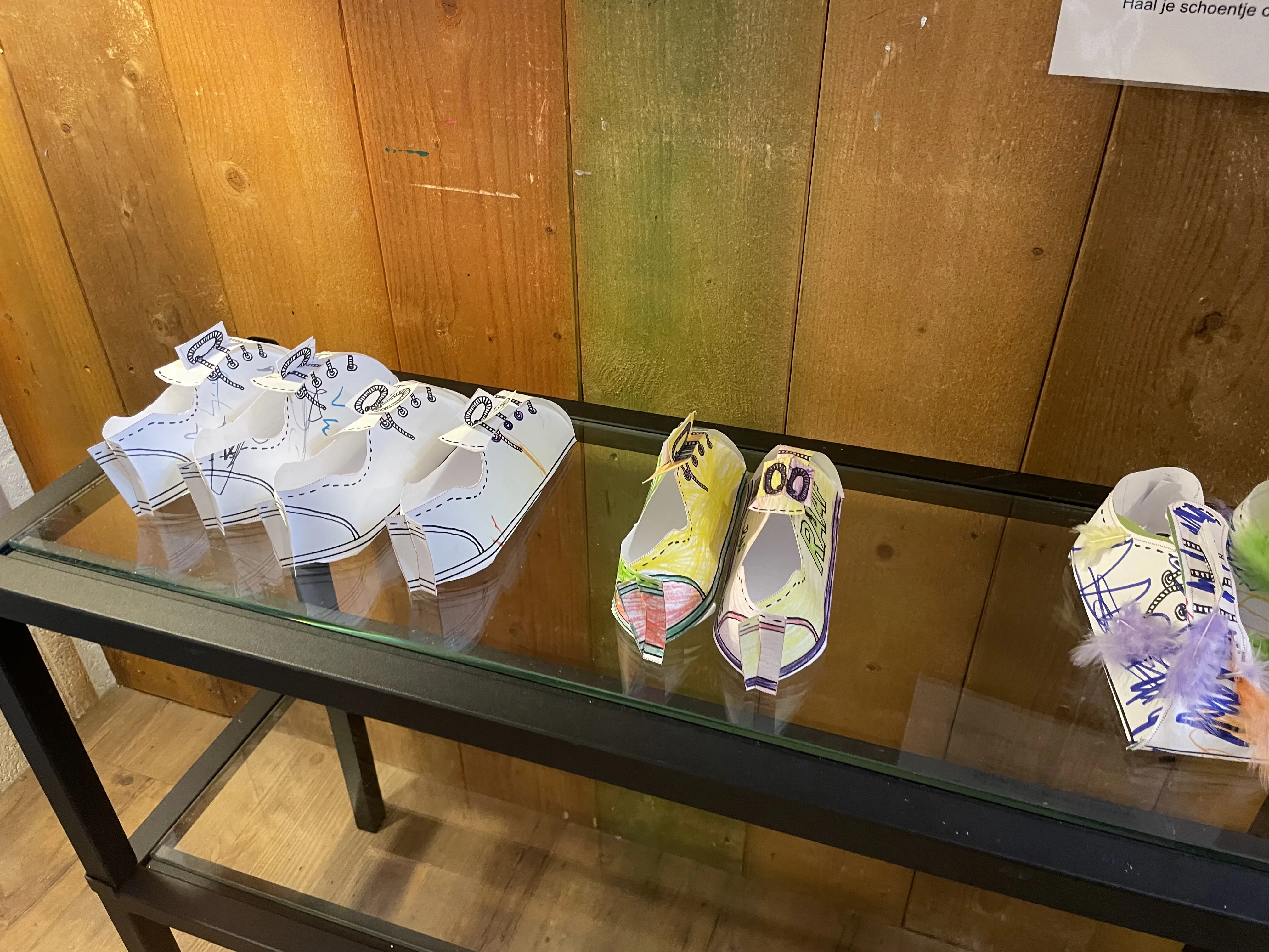 Bastelergebnisse im Kids Club