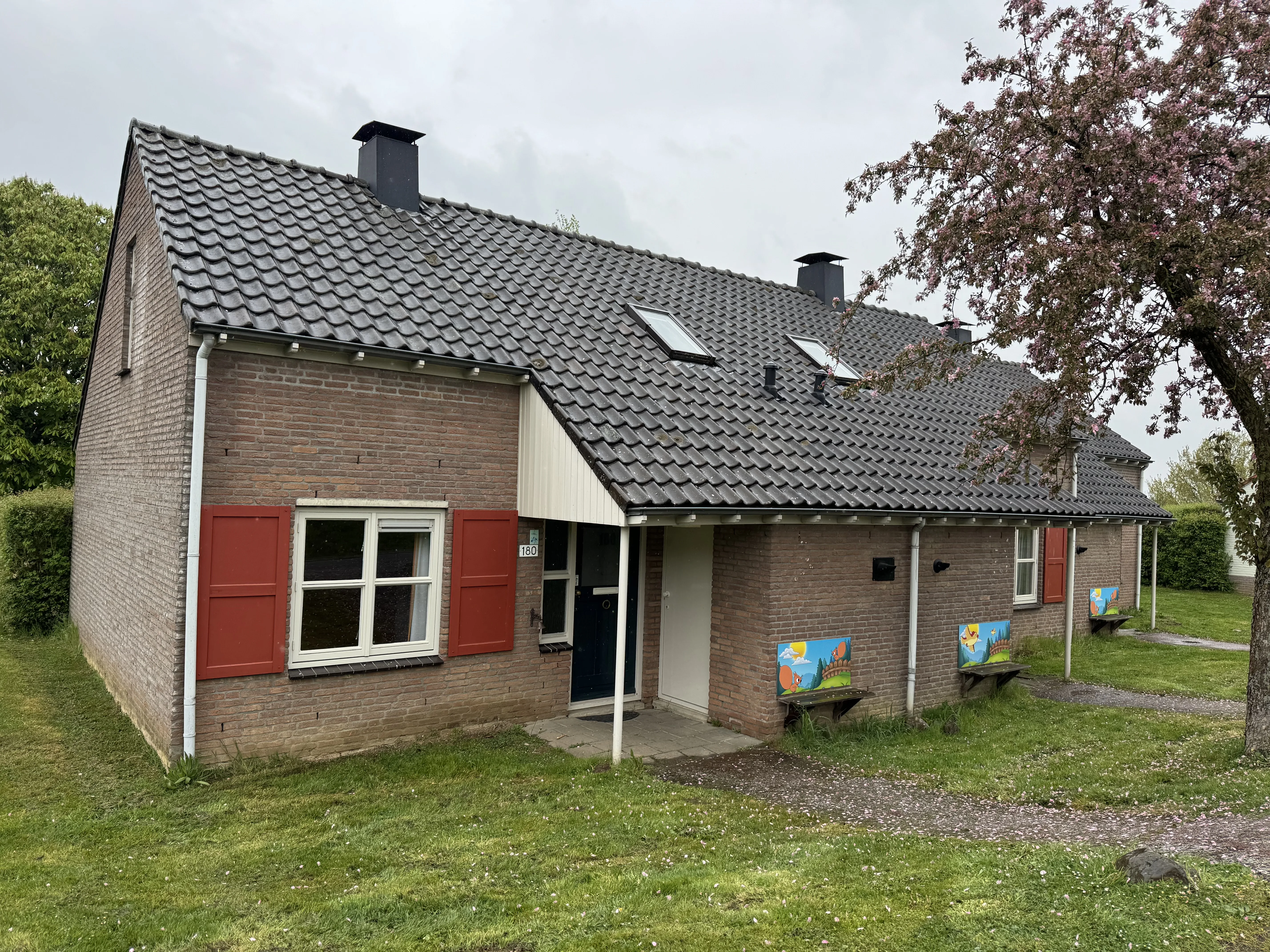 Blick auf die Ferienhäuser bei Regen