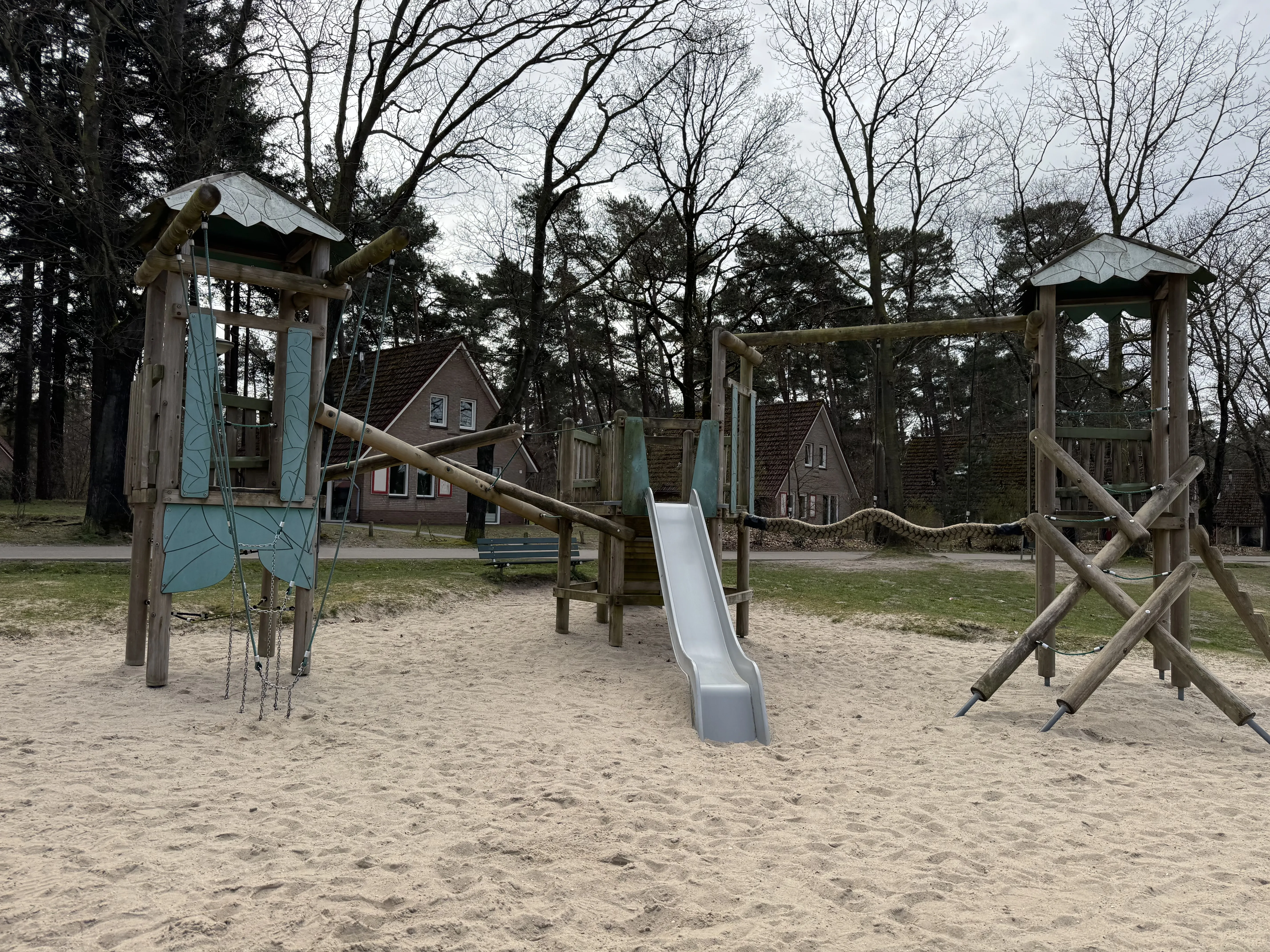 Großer Spielplatz am See