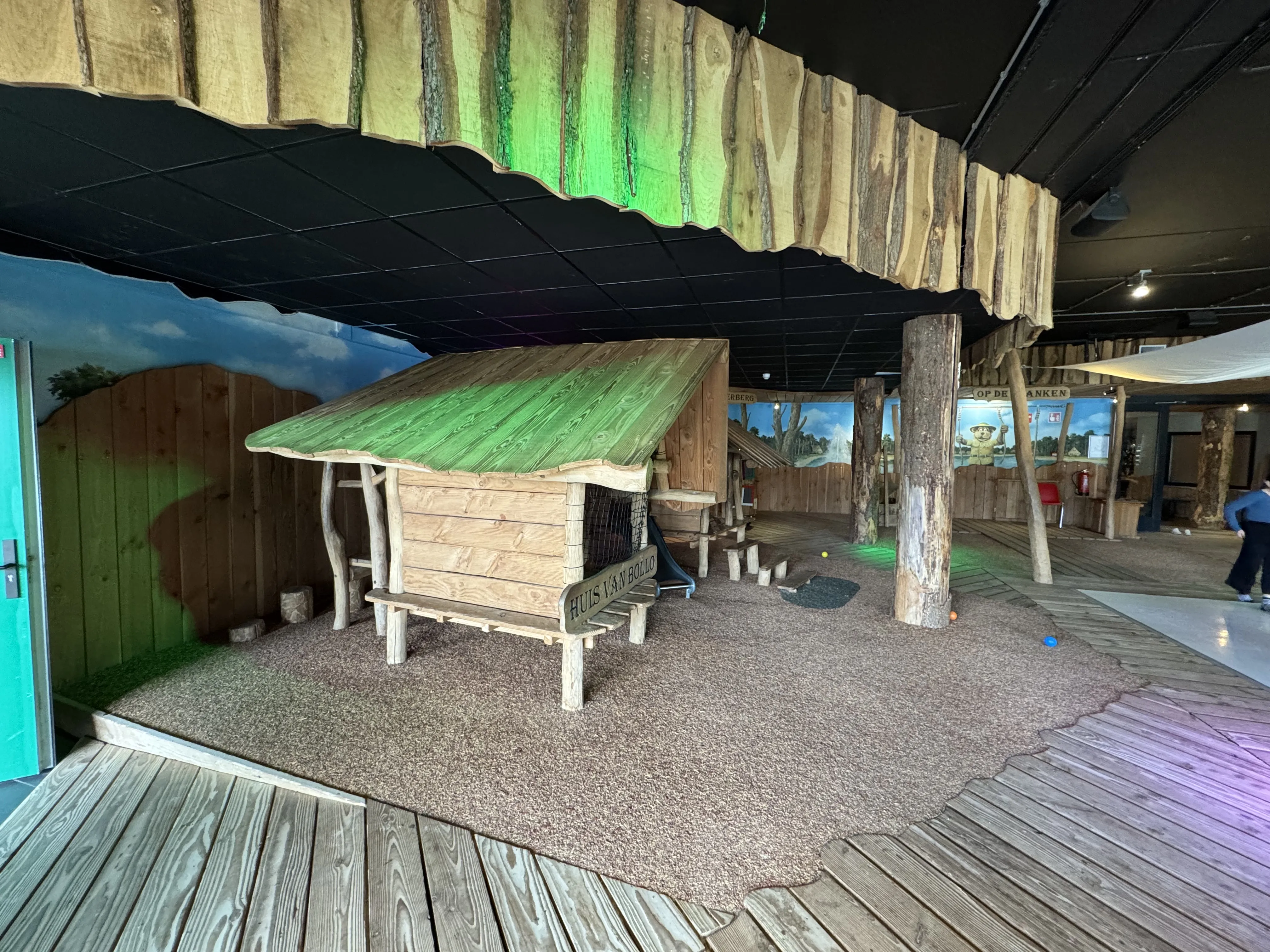 Weiterer Bereich des Indoor-Spielplatzes