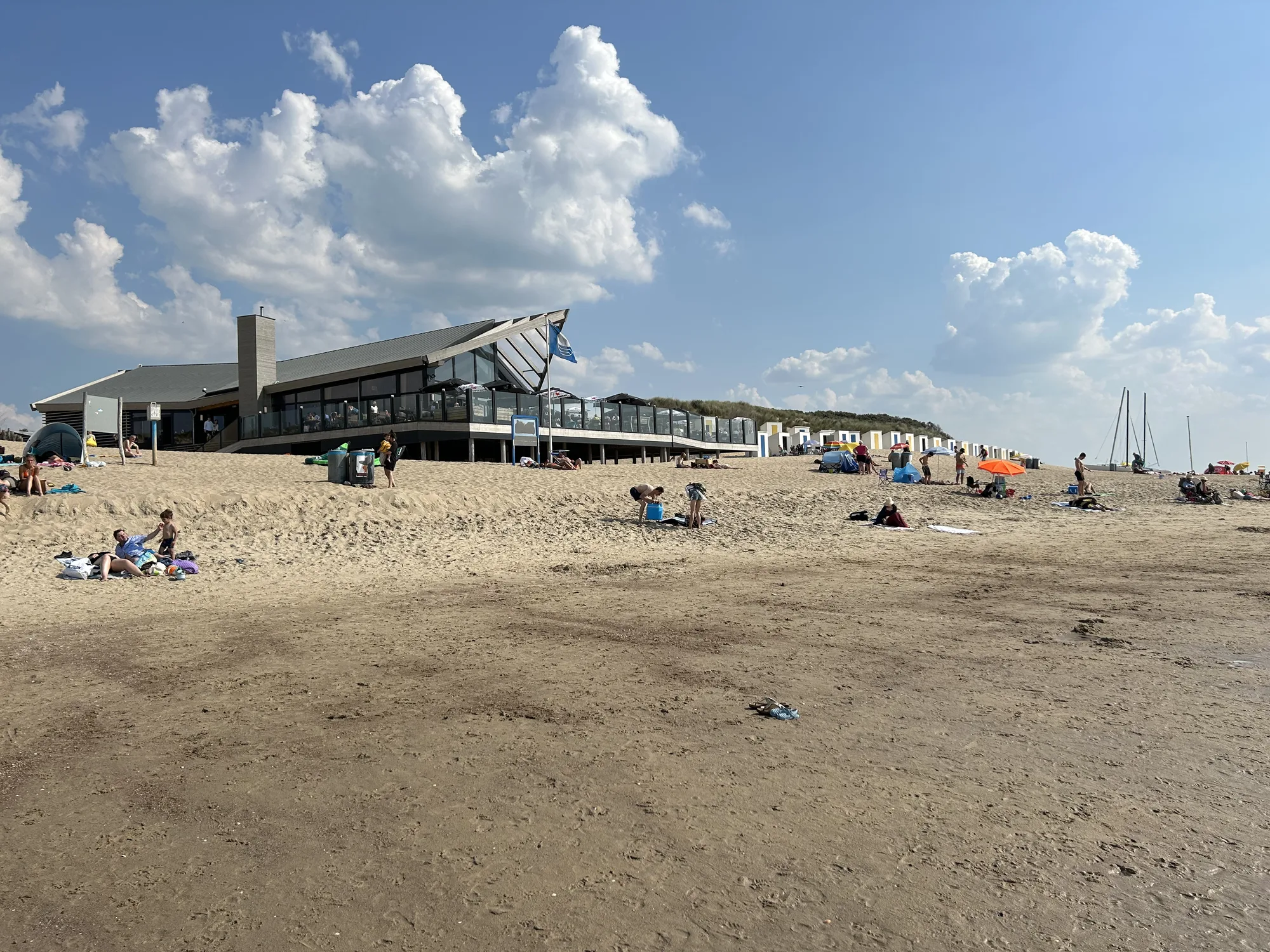 Strandpavillon am Strand von Cadzand-Bad