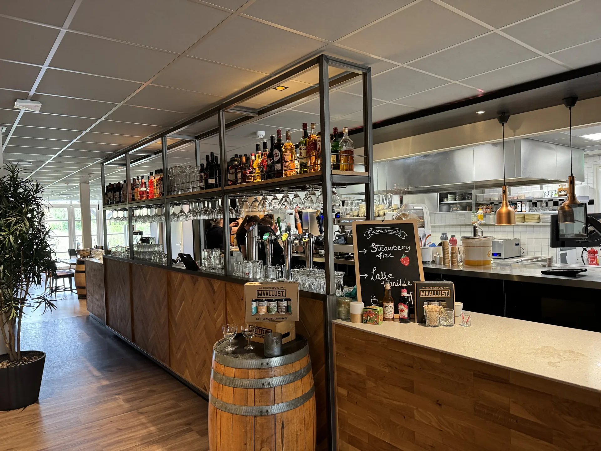 Restaurant- und Barbereich im Zentralgebäude des Landal Orveltermarke