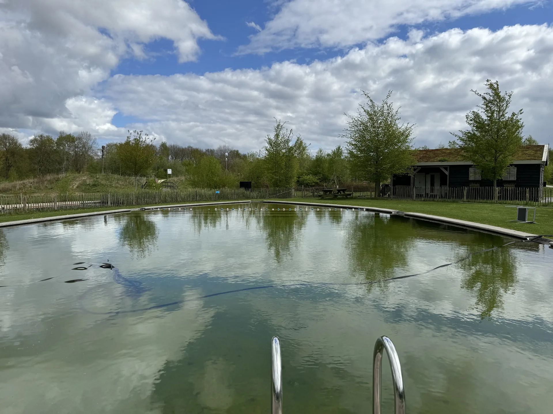Naturschwimmbad Bio-Nova im Landal Orveltermarke mit klarem Wasser