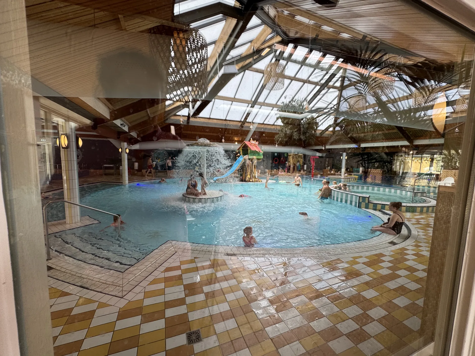Blick ins Schwimmbad des Landal Rabbit Hill