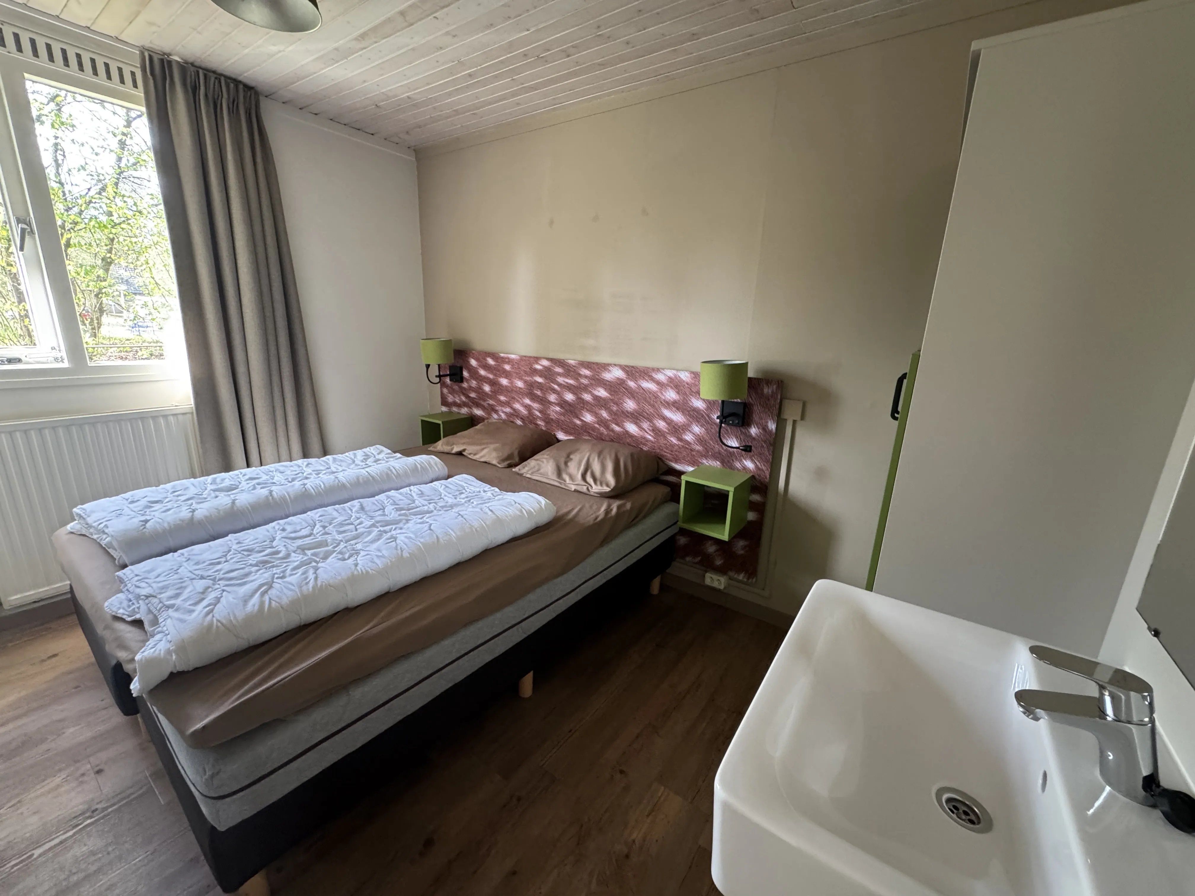 Elternschlafzimmer im Baby-Ferienhaus