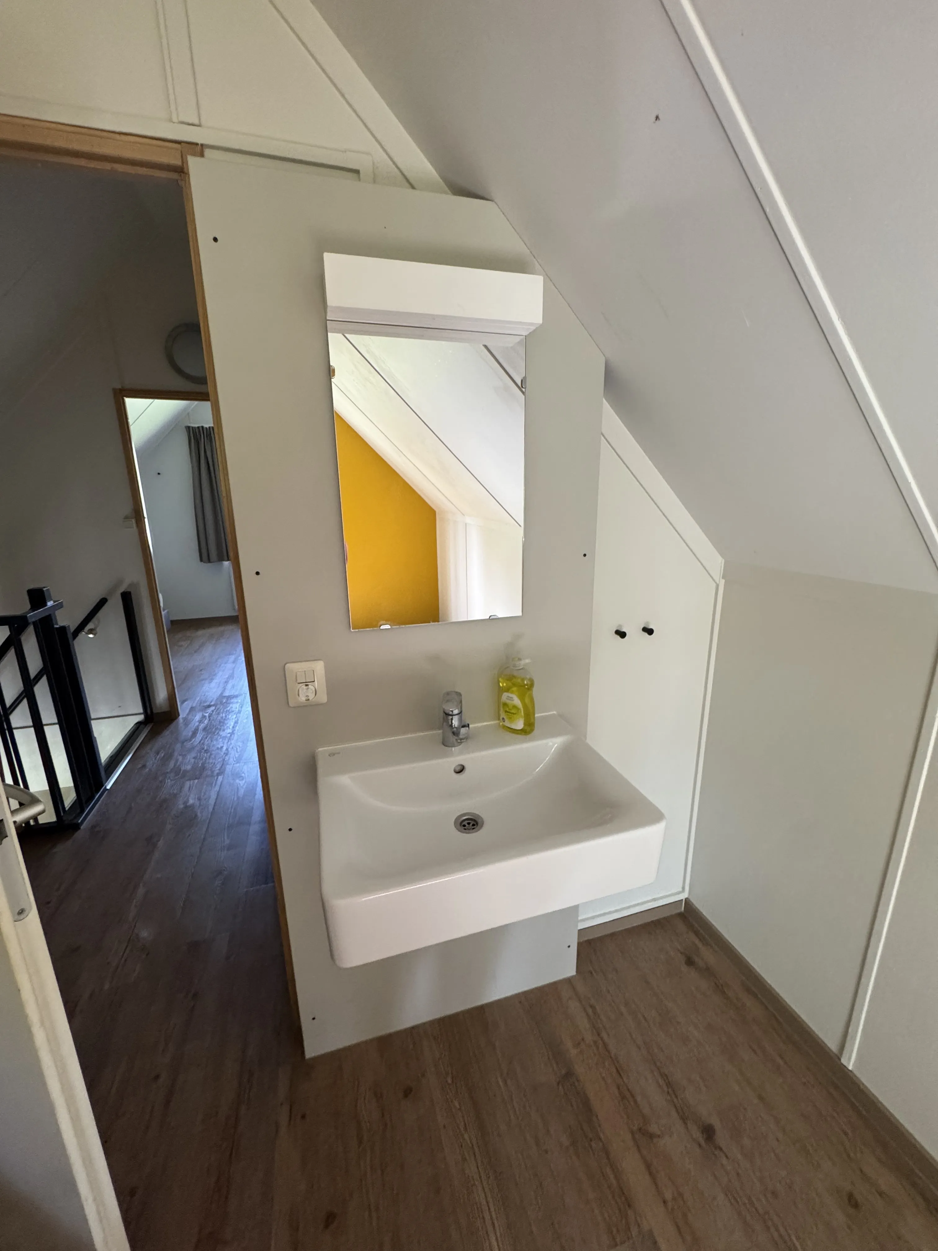 Kinderzimmer mit Waschbecken