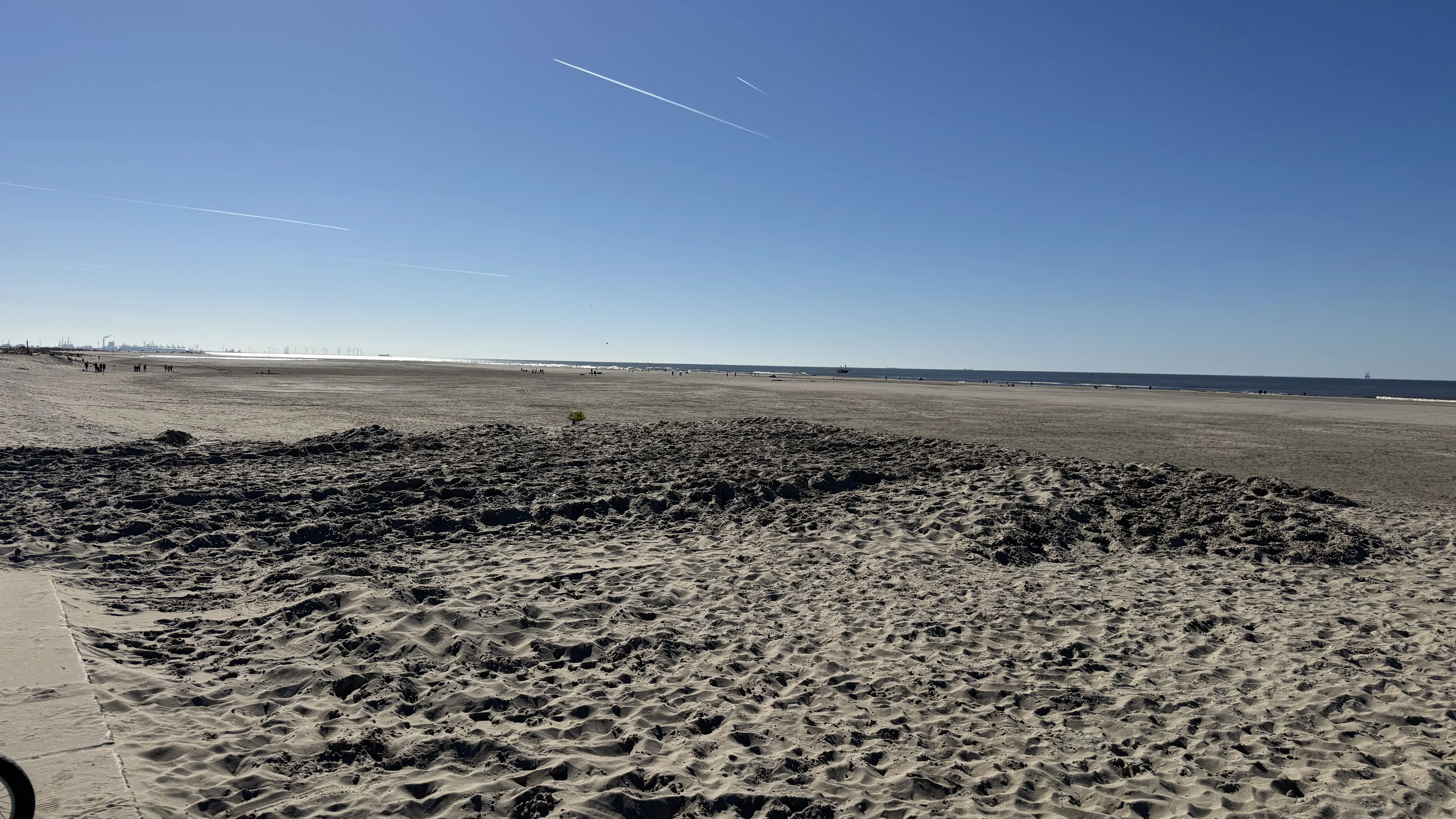 Der wirklich weite Strand am Sandmotor