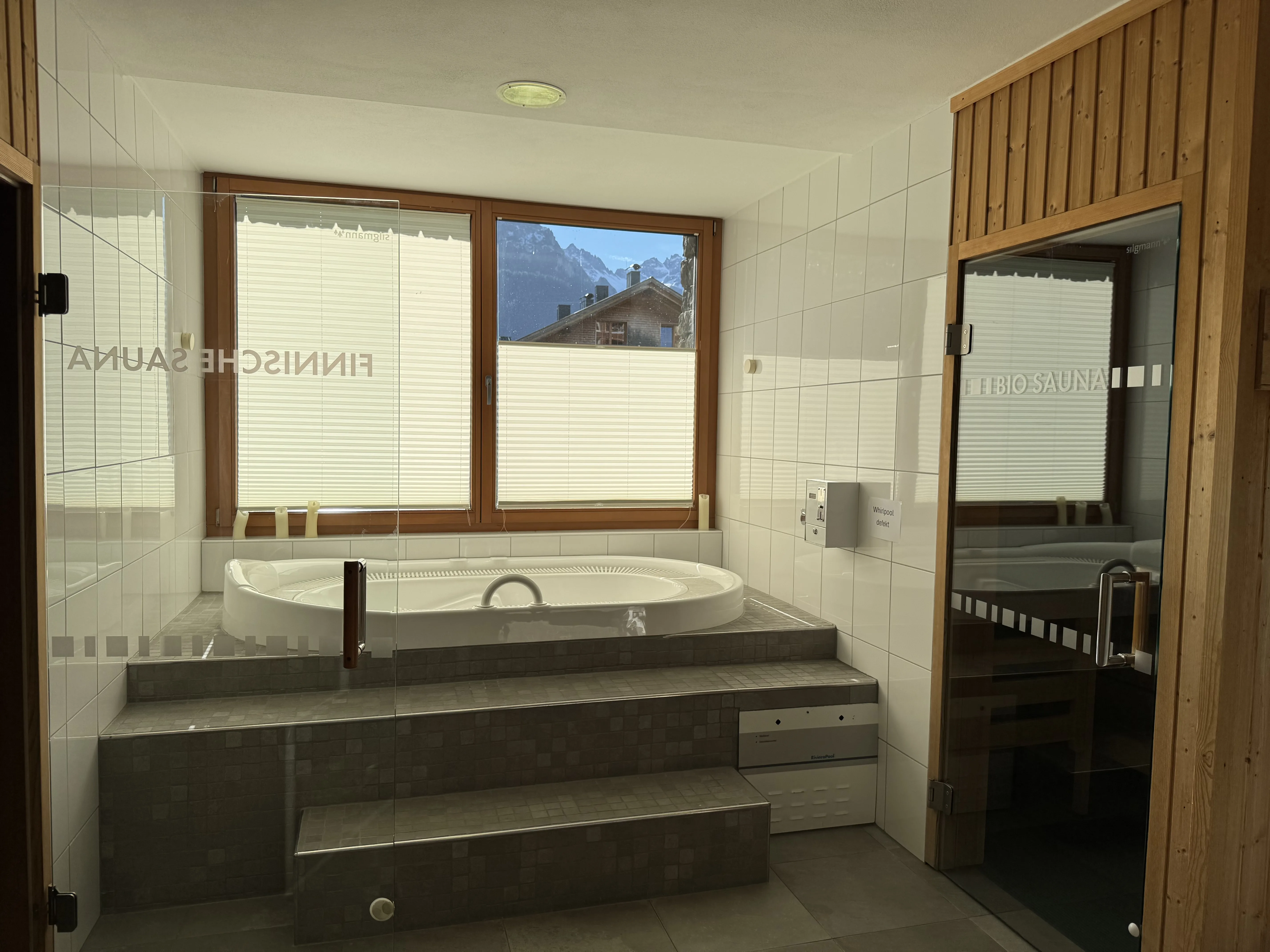 Der Whirlpool mit Bergblick