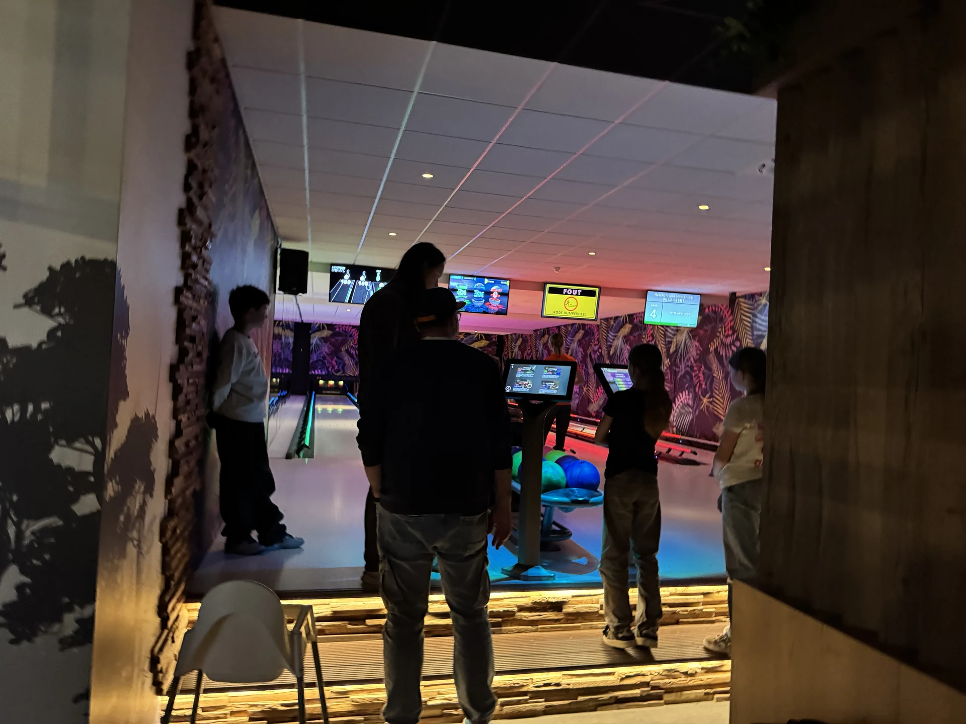 Hyperbowling mit vier Bahnen in De Leistert