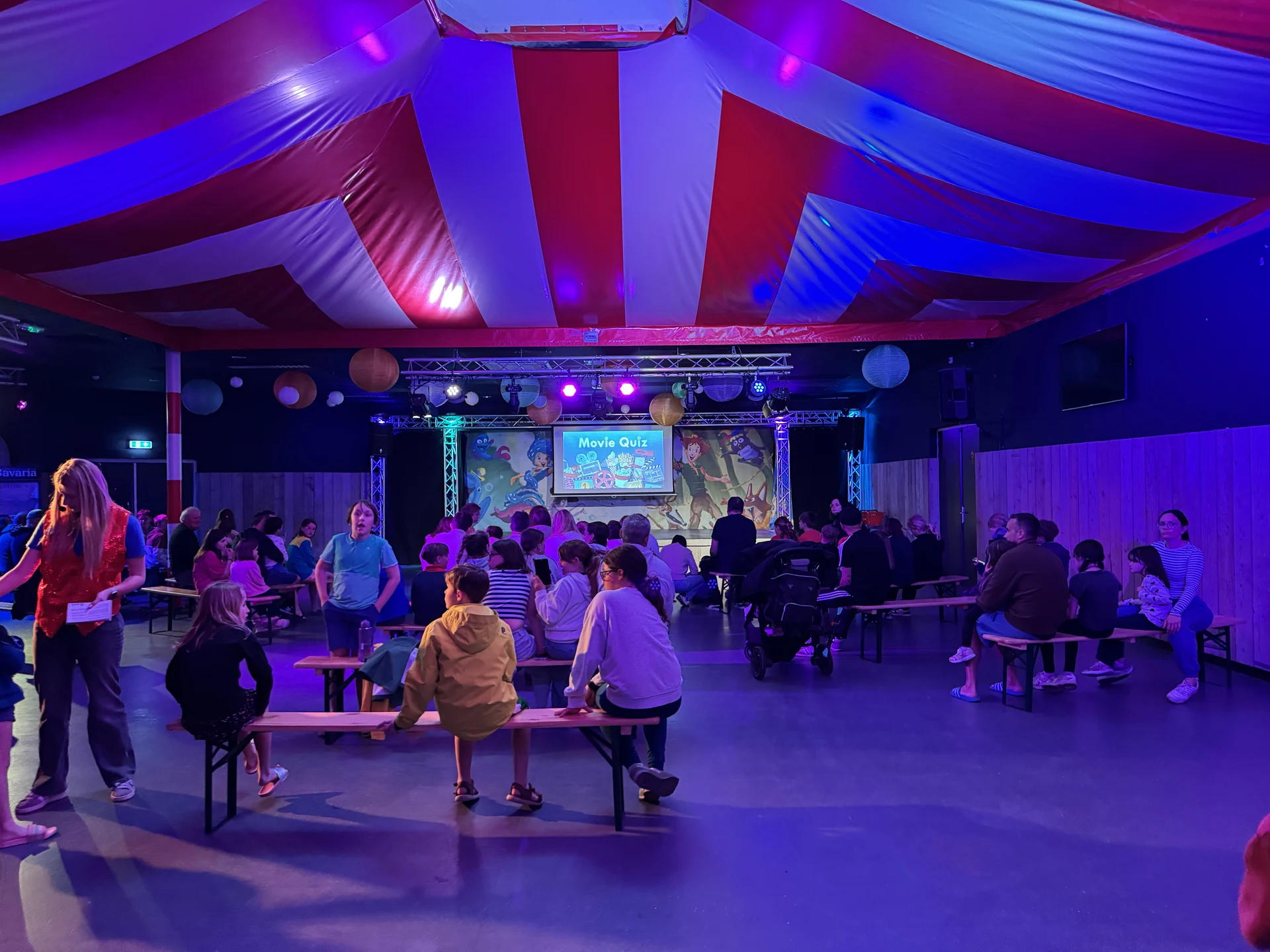 Abendshow für Kinder im Animationssaal