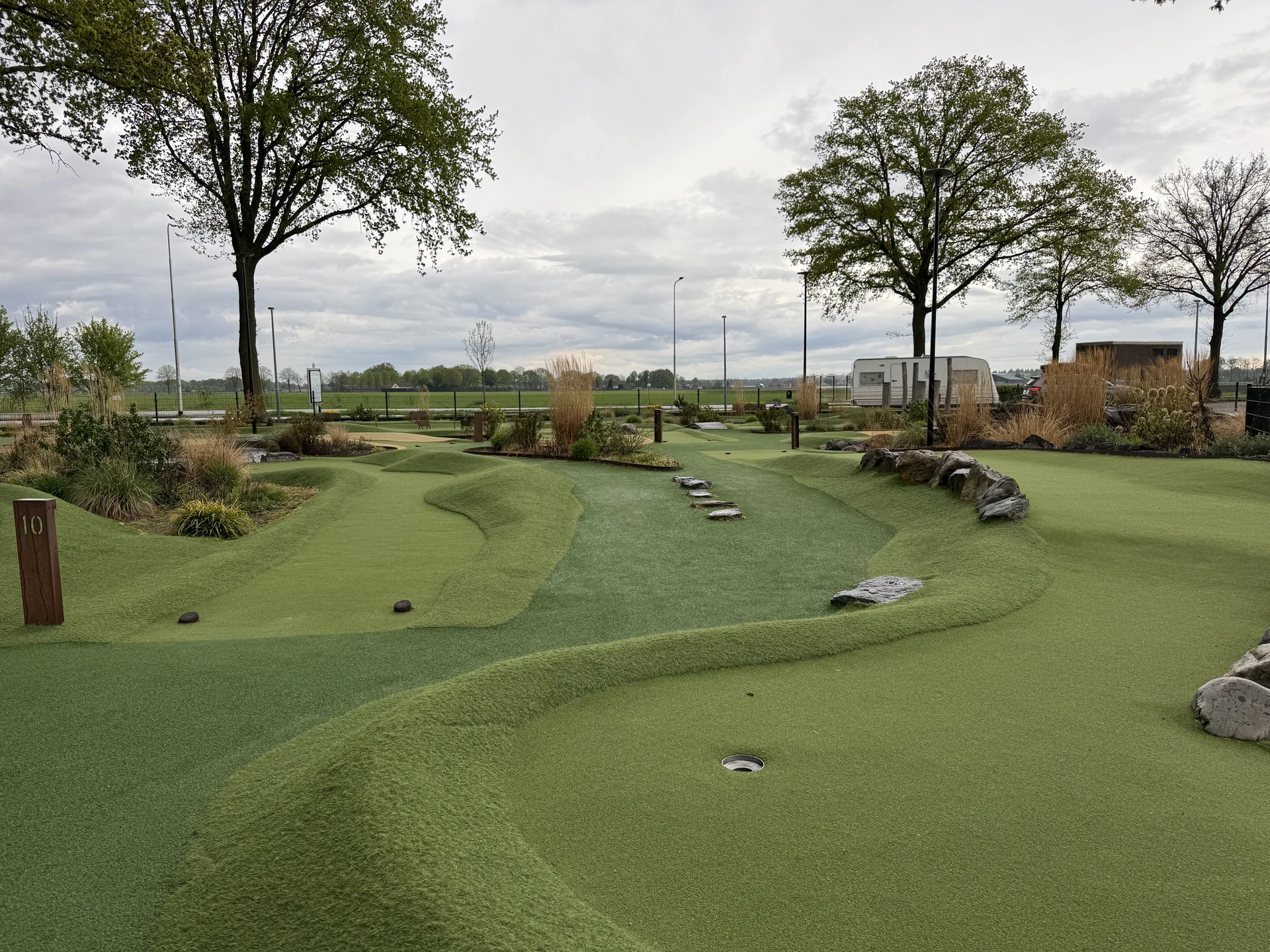 Die Adventure-Golf-Anlage mit 18 Bahnen