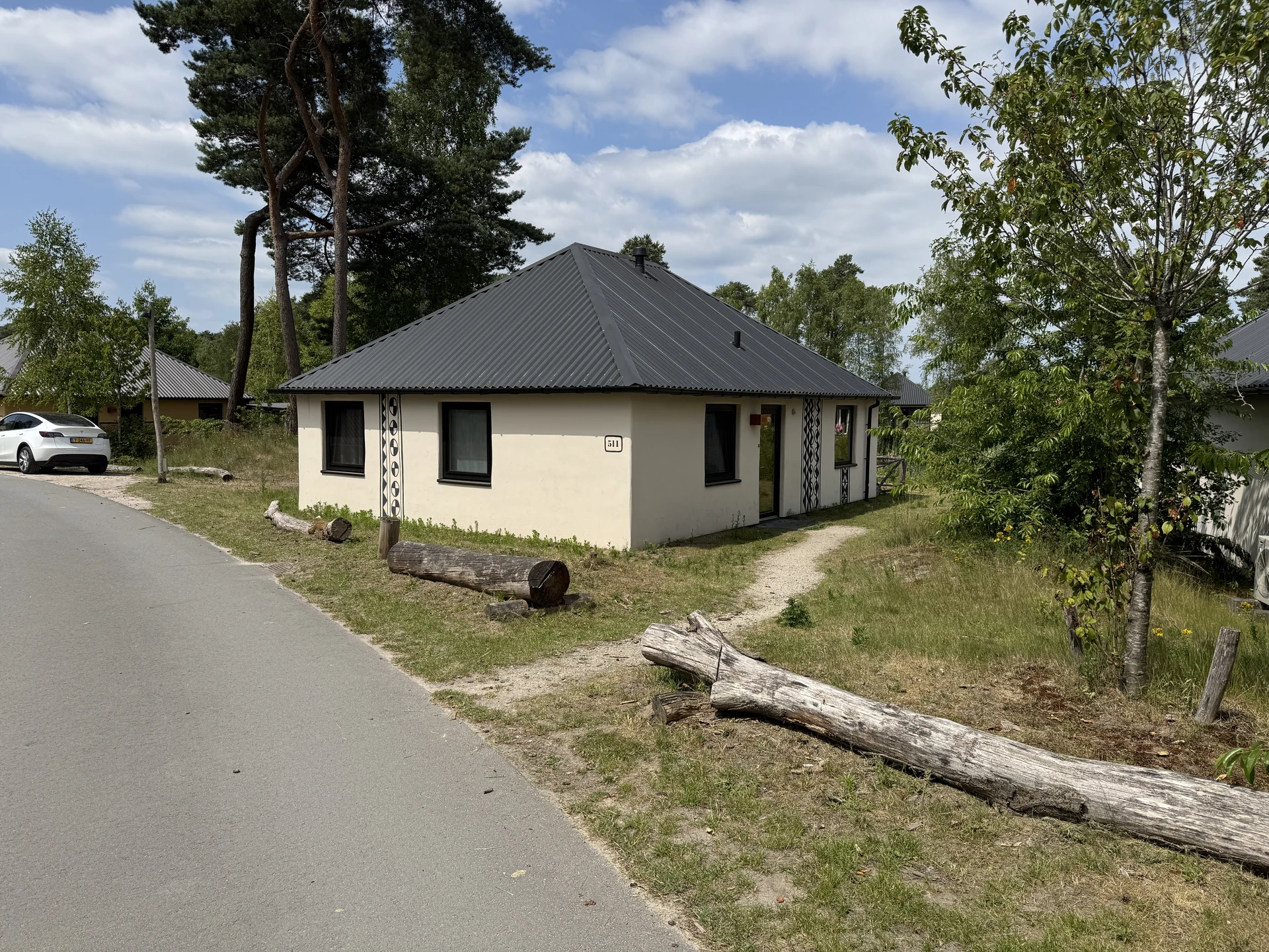 Ferienhaus ohne Geheganschluss im Safari Resort Beekse Bergen in afrikanischer Lehmbau-Optik