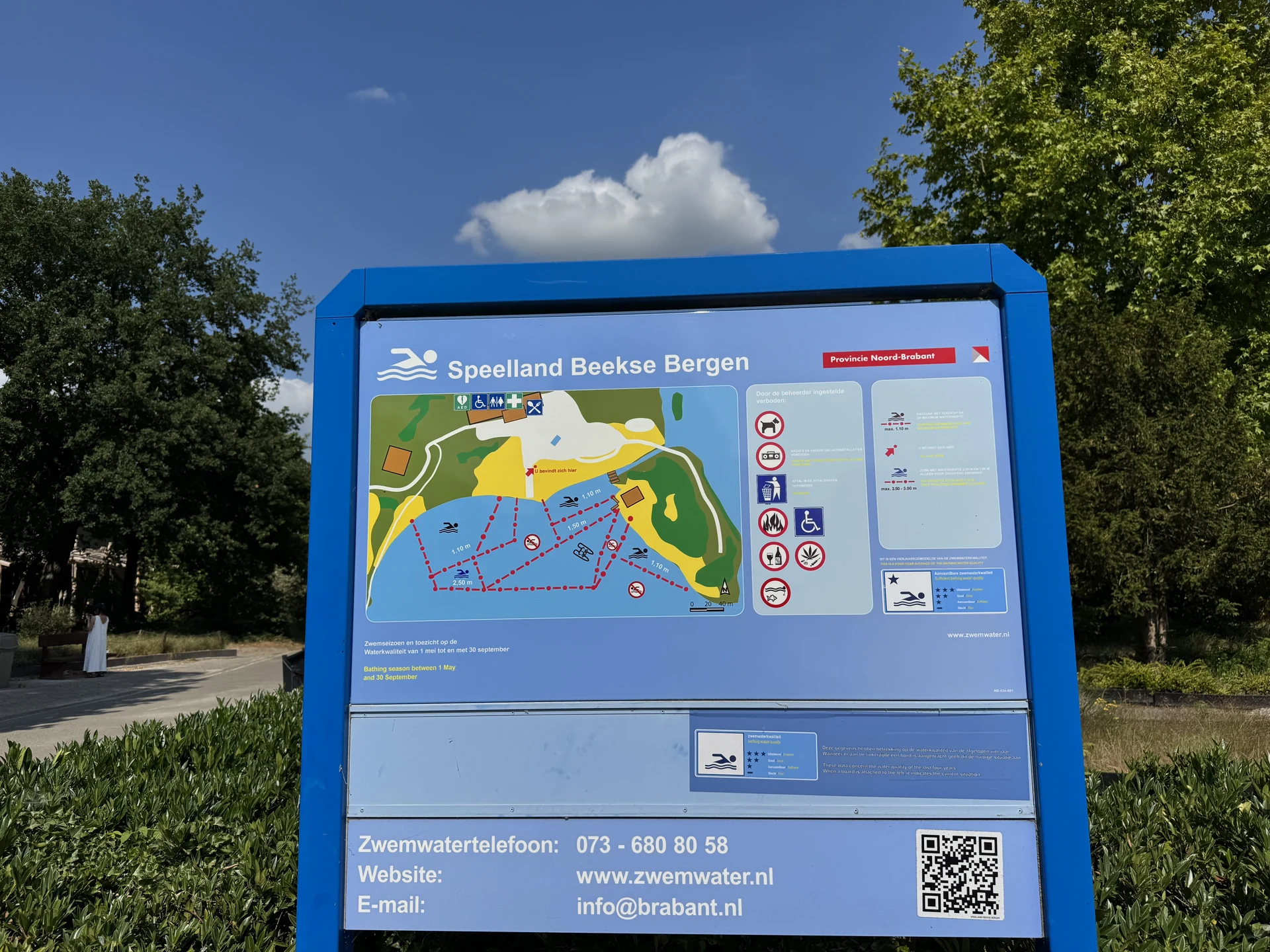 Lageplan des Speelland Beekse Bergen mit Strand, Rutschen und Indoor-Spielwelt
